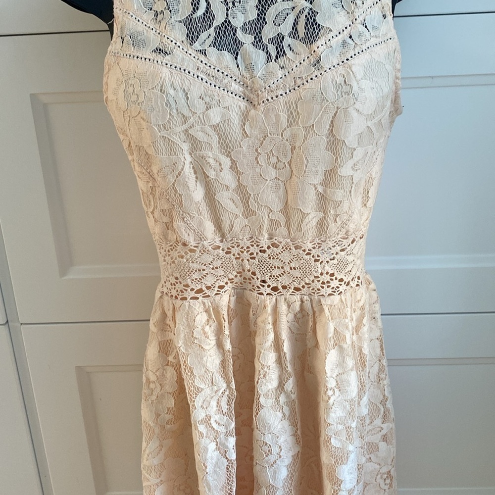 FOREVER 21, Light Pink lace summer short sleeved dress. - Picture 10 of 11